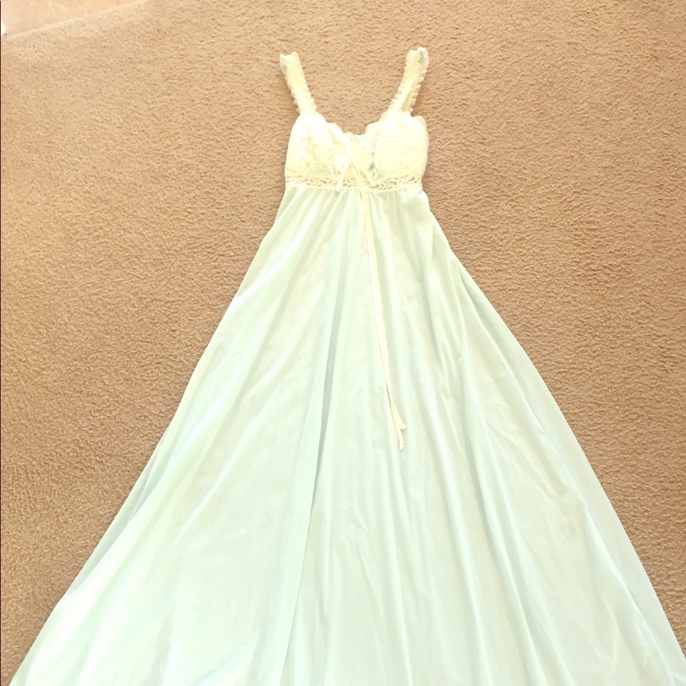 Beautiful Vintage Night Gown!